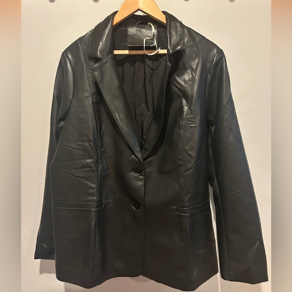 New/Never worn Bellivera Women's Black faux Leather Jacket